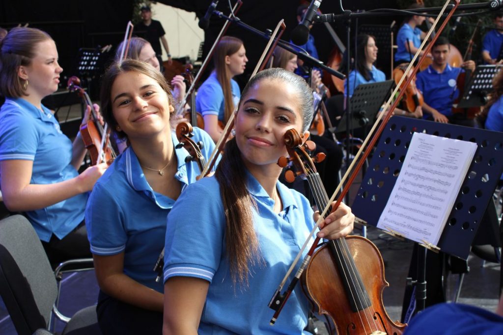 EYOA Teilnehmerinnen 2023 während des Abschlusskonzerts auf der BUGA in Mannheim ©Tanya-Khodova